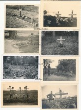 8 Fotos Gräber gefallener Soldaten der Wehrmacht Grabkreuze Stahlhelme ...