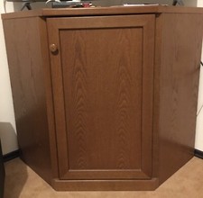 TV Eckschrank Eiche, gut erhalten, leichte Abnutzungsspuren im Frontbereich