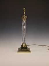 Prachtvolle große Tischlampe