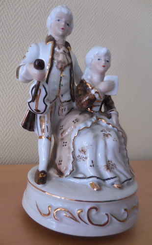 Porzellanfiguren mit spieluhr - mit,