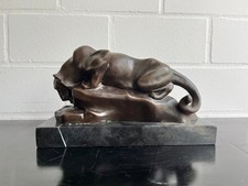 Bronzefigur Trinkender Panther 28 cm – Tier Skulptur auf Marmor Deko Statue