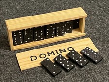 Domino-Spiel mit 48 Dominosteinen im Holzetui | SEHR GUT