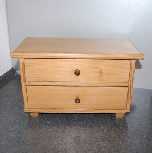 Kleine holz kommode - kleine,