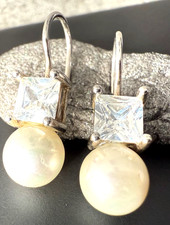 Schöne Ohrringe Silber 925 mit beiger Perle und funkelnden, weißen Stein (AN2)