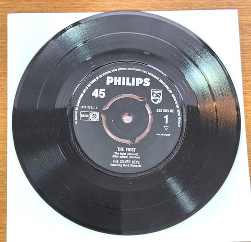 The silver keys - &, mark