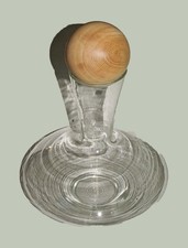 Karaffe mit Kugel aus Esche