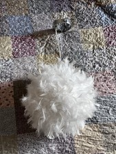 Weiße runde Federlampe/ Höhenverstellbar und leicht montierbar