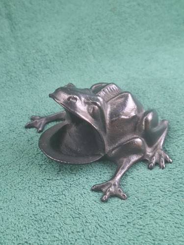 Frosch aschenbecher aus - frosch-aschenbecher,