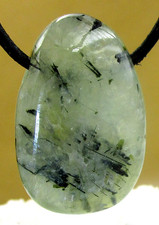 PREHNIT   Trommelstein   gebohrt   EDELSTEIN   ANHÄNGER     Nr.21