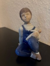 Porzellanfigur Junge mit