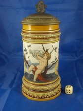 Alter Mettlach Bierkrug Knabe mit Weinkaraffe von 1887 Villeroy & Boch antik