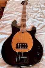 Sterling by MusicMan Pete Wentz Bass wie neu mit neuwertigem Mono MusicMan Case