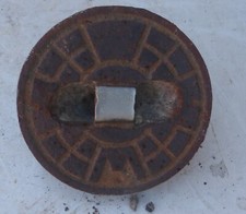 Alter deckel von - alter, straßenkappe
