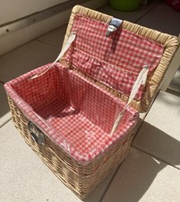 Bayrischer Picknickkorb  Für Den Sommer 