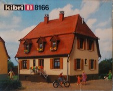 Kibri   8166     (Spur H0)  Wohnhaus mit Walmdach - Bausatz in OVP