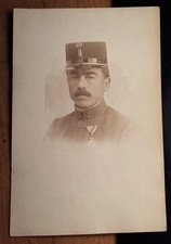 Soldat in Uniform mit Orden -