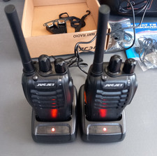 JUCJET 88E Walkie Talkies - Professionelle Funkgeräte Set (2 Stück) - Wie Neu!