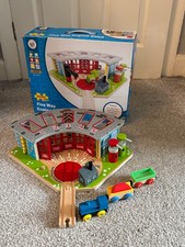 BIGJIGS Fünf Wege Lokschuppen