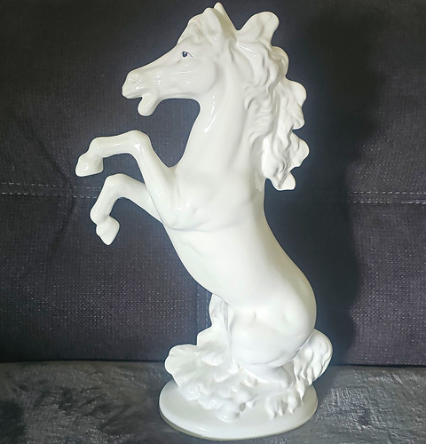 Porzellan pferdefigur steigend - porzellan,