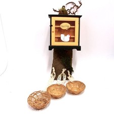 Eierschrank Holz für 9 Eier Holzschrank Rinde Moos Korkenzieher 3x Servierkorb