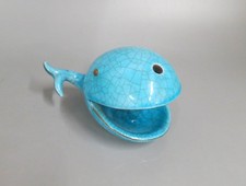 Aschenbecher in Form eines