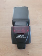Nikon Speedlight SB-700 |