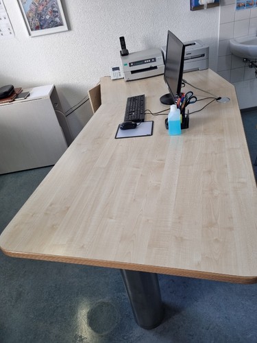 Schreibtisch
