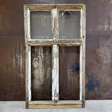 Altes Fenster mit Rahmen / 4