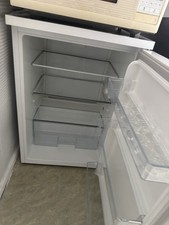 der Kühlschrank ist in ausgezeichnetem Zustand