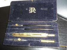 uralter Zirkel Kasten von E