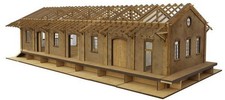 KM1 400730 | Güterschuppen Basis mit 2 Toren, Bausatz Spur 1