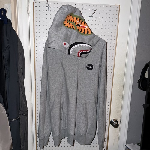 Bathing ape shark - bathing, logo