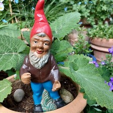 Alter Gartenzwerg m. offenen Händen, Heissner, 1960er Jahre, kl. Serie, 21cm H.