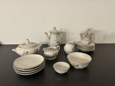 Großes älteres Puppengeschirr mit Goldrand