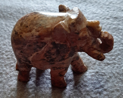 Kleiner marmorierter elefant - kleiner,