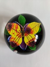 Briefbeschwerer/ Paperweight von Caithness, „Butterfly – Purple Flower“ CT-1254
