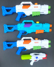 4 große Wasserpistolen Wasserkanonen Pumpkanonen 3x 59 cm und 1x 33 cm