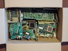 Computerschrott ca. 2,5 kg (Steckkarten, Platinen, CPU’s, Lüfter)