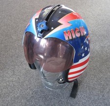 Pilotenhelm mit aufwendiger