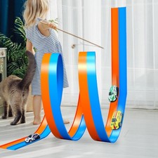 Flexible Rennbahn mit Rampe