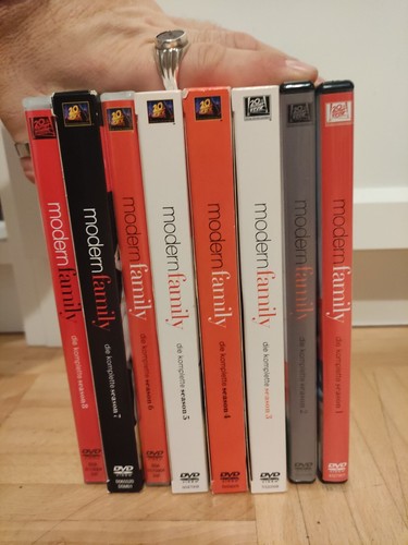 Modern family 8 - 1-,