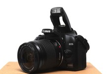 Canon EOS 1000D 10,1 MP DSLR mit Canon EF 28-80mm Objektiv Live View und Zub ...