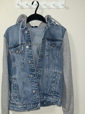 Jeansjacke mit Kapuze