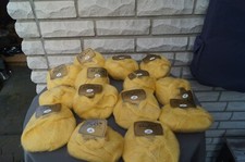 14 Knäul gelbe Wolle mit