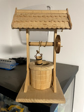 Ziehbrunnen-Modell aus Holz (21 cm hoch), funktionsfähig