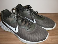 Nike Running Revolution 6, Gr. UK 8,5, neu/ungetragen Gr. 43, grün/oliv