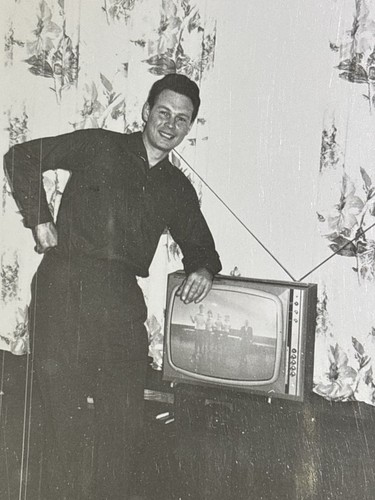 Foto mann mit fernseher - 📺,