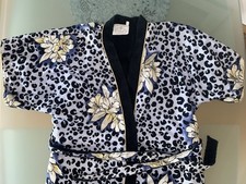 schicker Bademantel kurz C. VOSSEN blau gelb schwarz Gr. S Blumendesign Neuw.