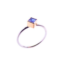 Stapelring mit blauem Saphir