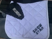 Schabracke und Fliegenhaube, Show Star, schraz und weiß